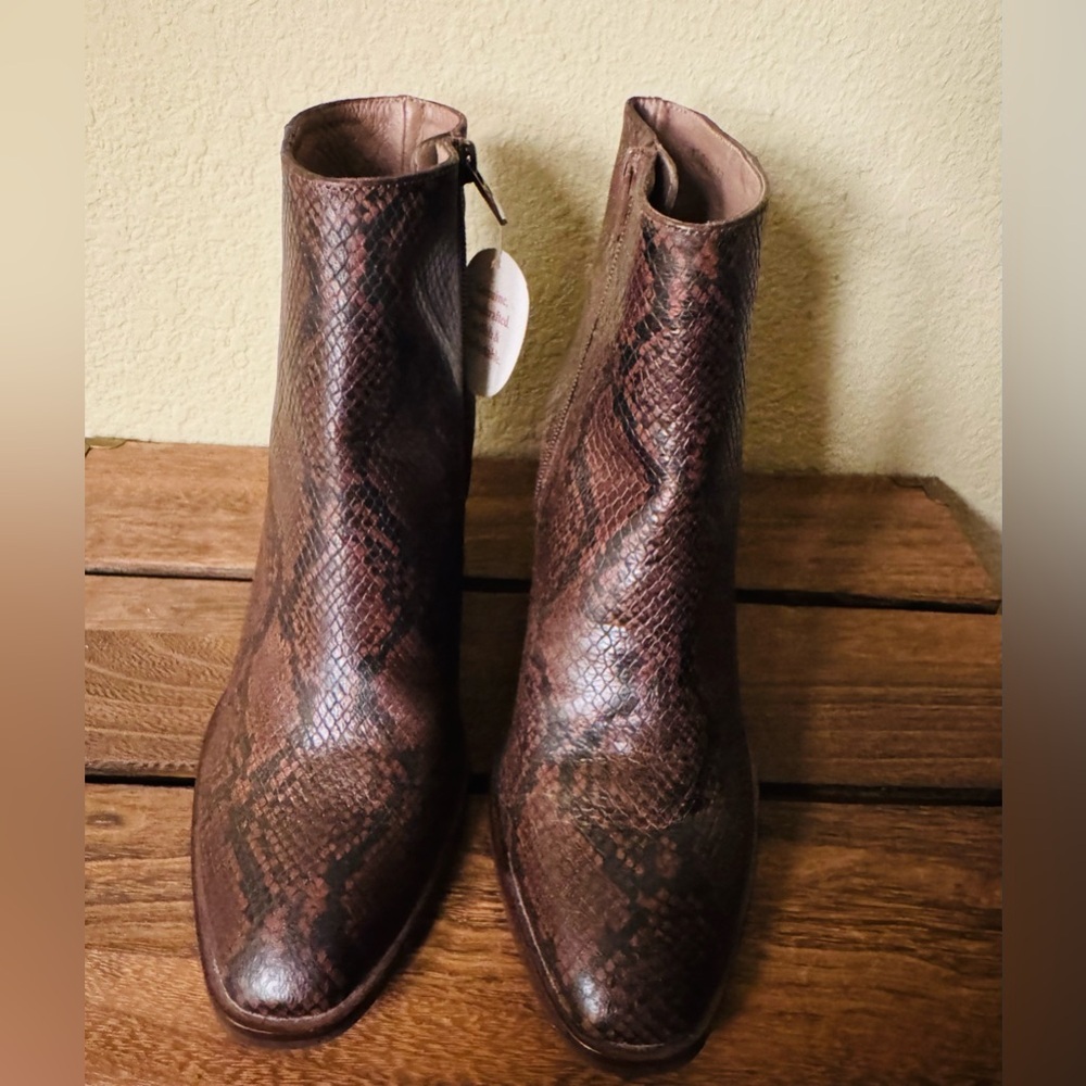 Wonders Brand Brown Snakeskin Ankle Boots Size 37. Genuine, Handmade in Spain.